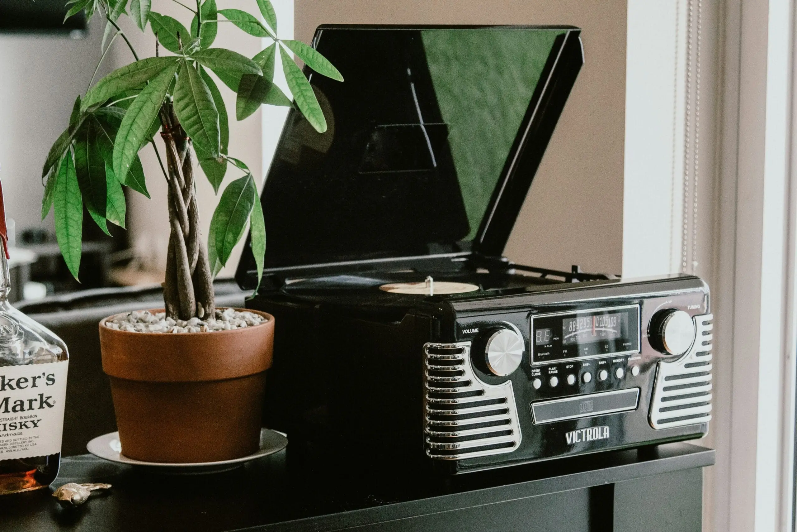victrola-record-players-nVn6HSRQVVk-unsplash (1)